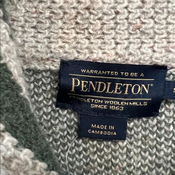 NWT Pendleton Salmon Falls Lambswool Cardigan
Zip up Size Small woolen mills - Picture 10 of 16